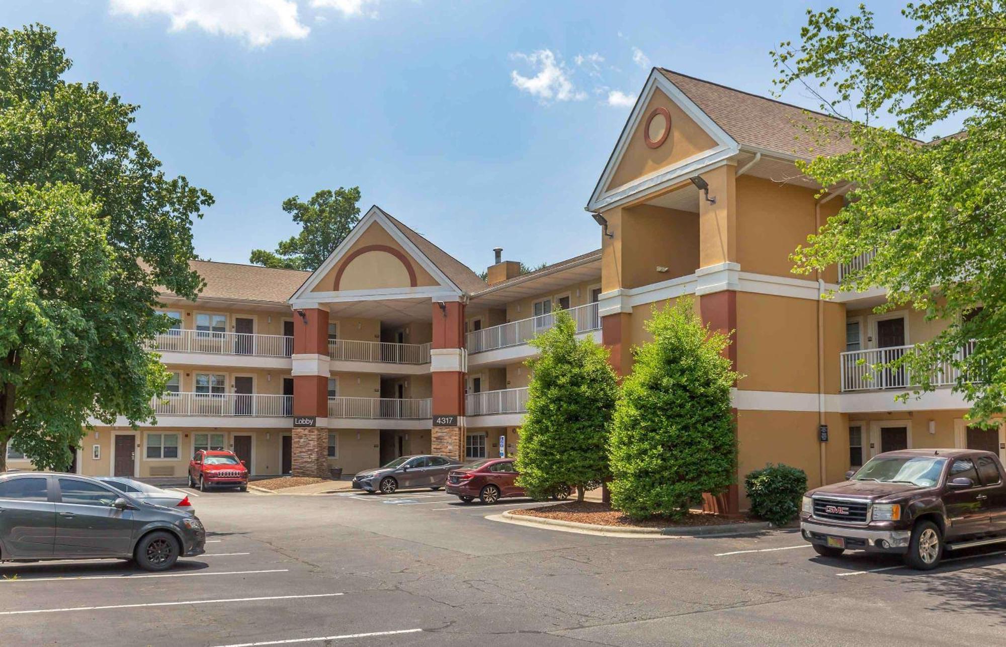 Extended Stay America Select Suites - Greensboro - Wendover Ave - Big Tree Way Exterior photo