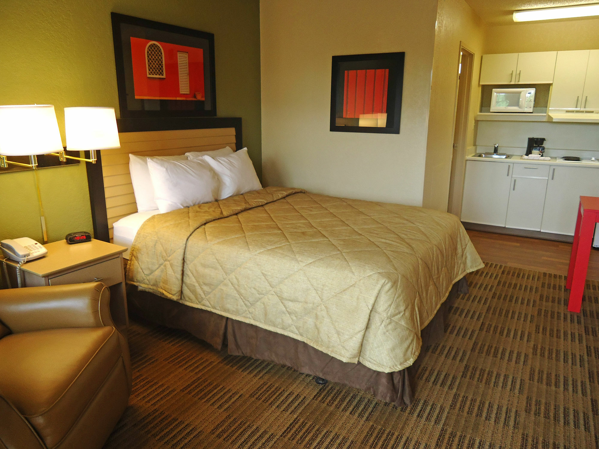 Extended Stay America Select Suites - Greensboro - Wendover Ave - Big Tree Way Exterior photo
