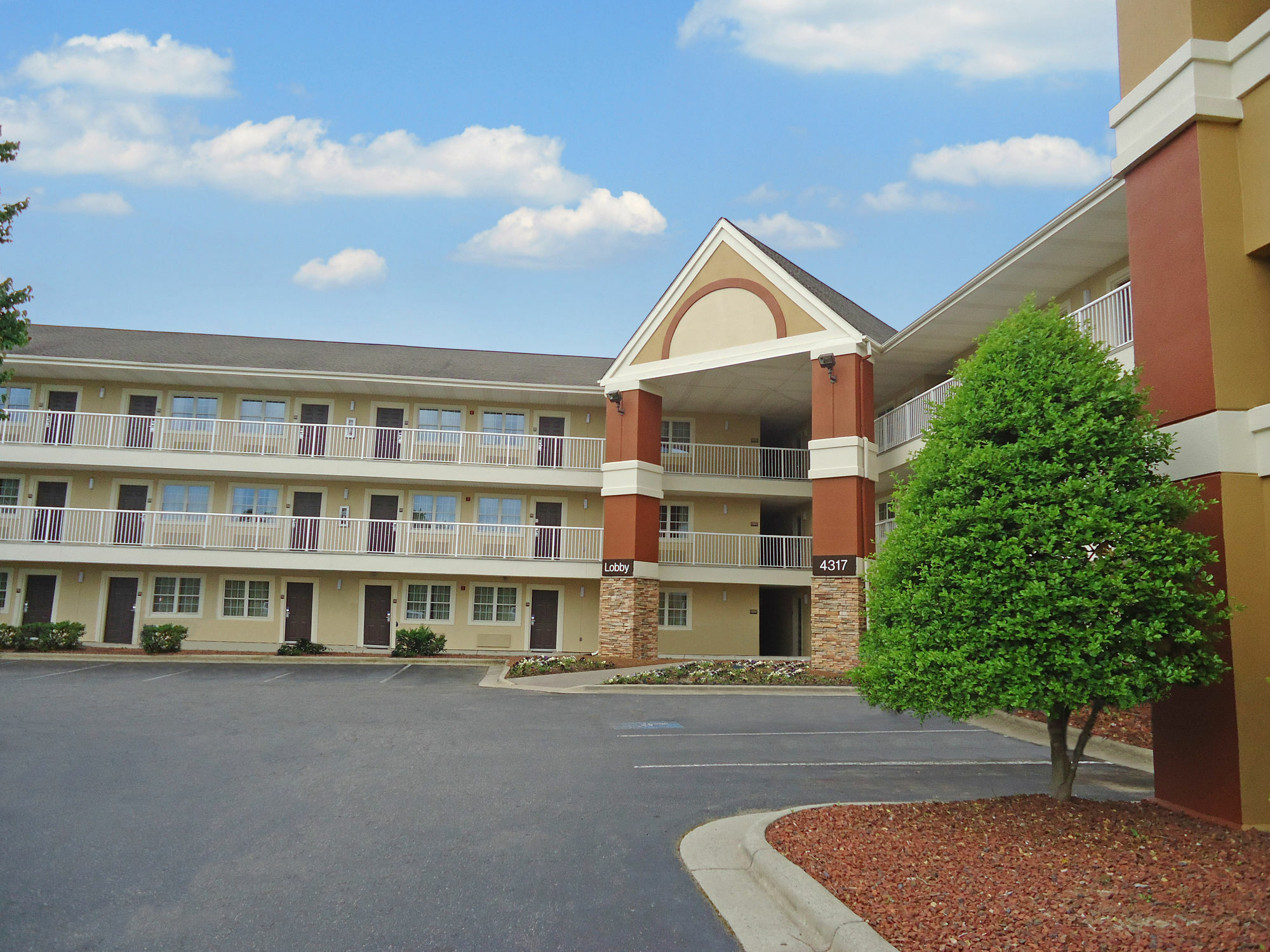 Extended Stay America Select Suites - Greensboro - Wendover Ave - Big Tree Way Exterior photo